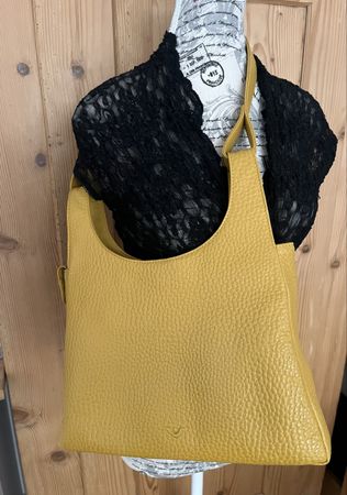 Damen- Ledertasche von Voi in senfgelb guter Zustand