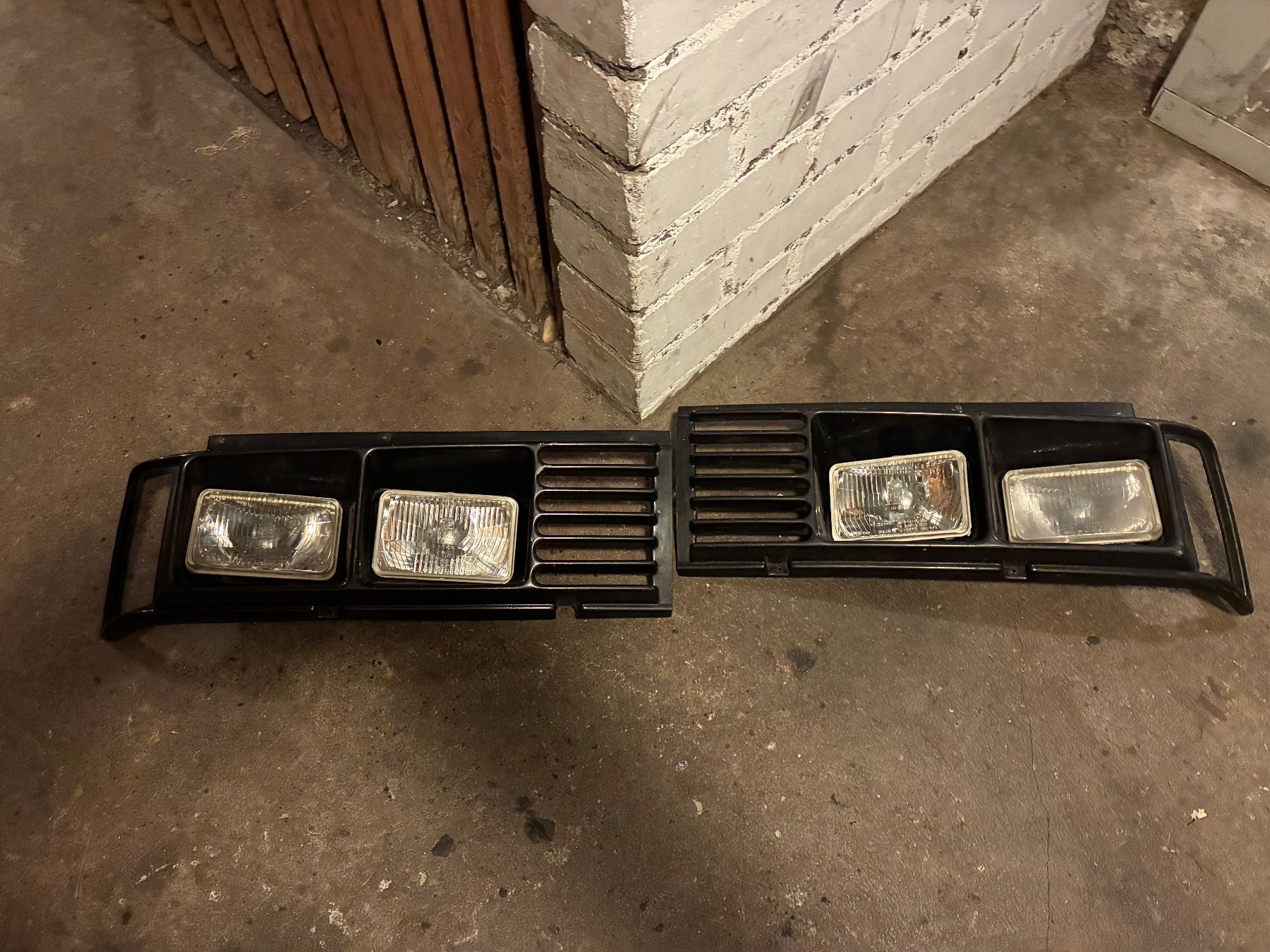 BMW Tutti pezzi di ricambio auto: E21 Scheinwerfergrill – Usato da Grenchen venduto da Netii10 6