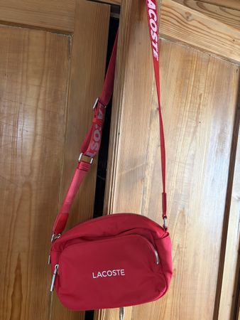 Tasche Lacoste rot Crossbody Bag mit Logo Gurt guter Zustand