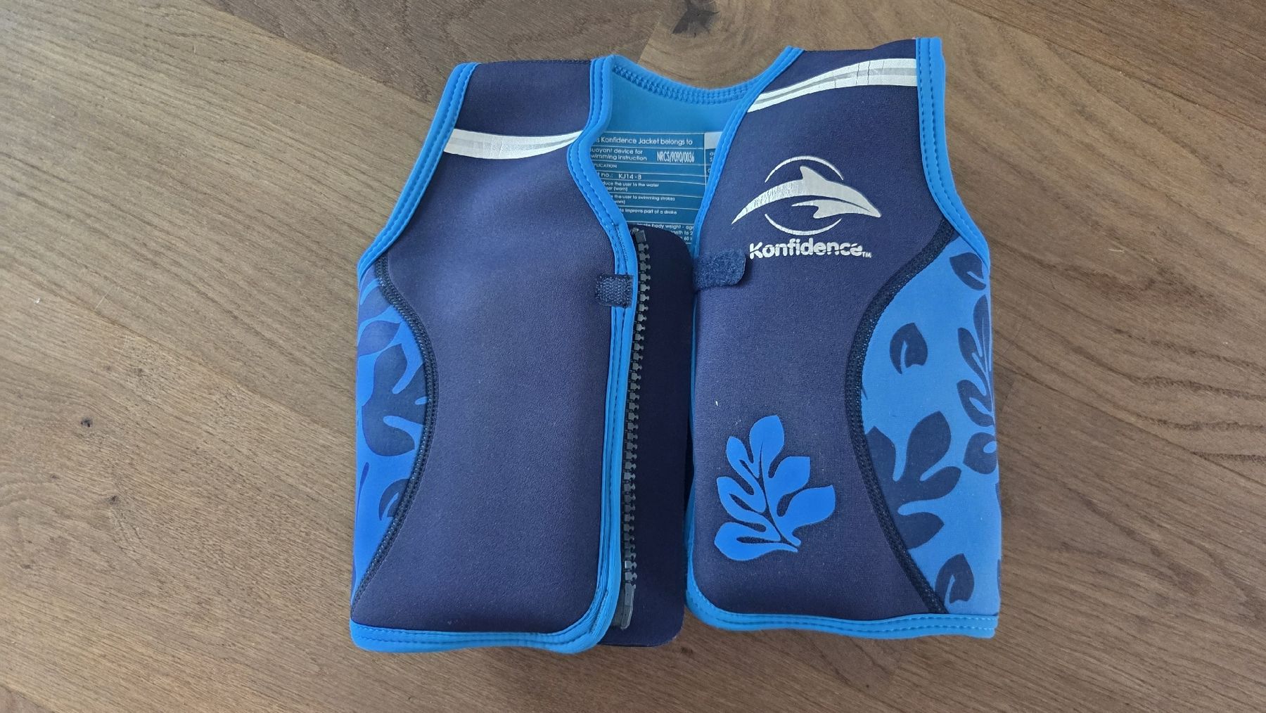 Gilets de sauvetage: Schwimmweste und Schwimmgurt – D'occasion à Ostermundigen par kriiiii