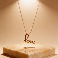 Collier doré "Love"