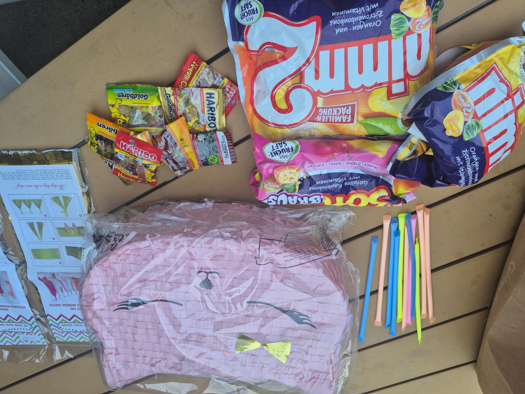 Spiele: Pinata mit Inhalt und Deko – Gebraucht aus winterthur von goldfischt 2