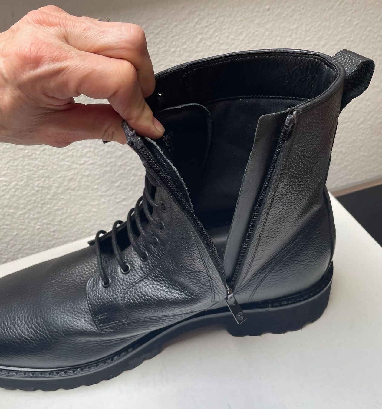 Massimo Dutti Scarpe da uomo: Schwarze Stiefel Gr 46 – Usato da Unterengstringen venduto da DeaundHeinz 4