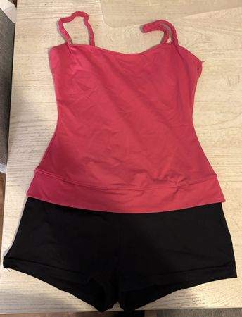 Tanz/Turn. Body mit Shorts