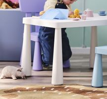 IKEA Kindertisch Mammut weiss und 4 Hocker gelb gebraucht