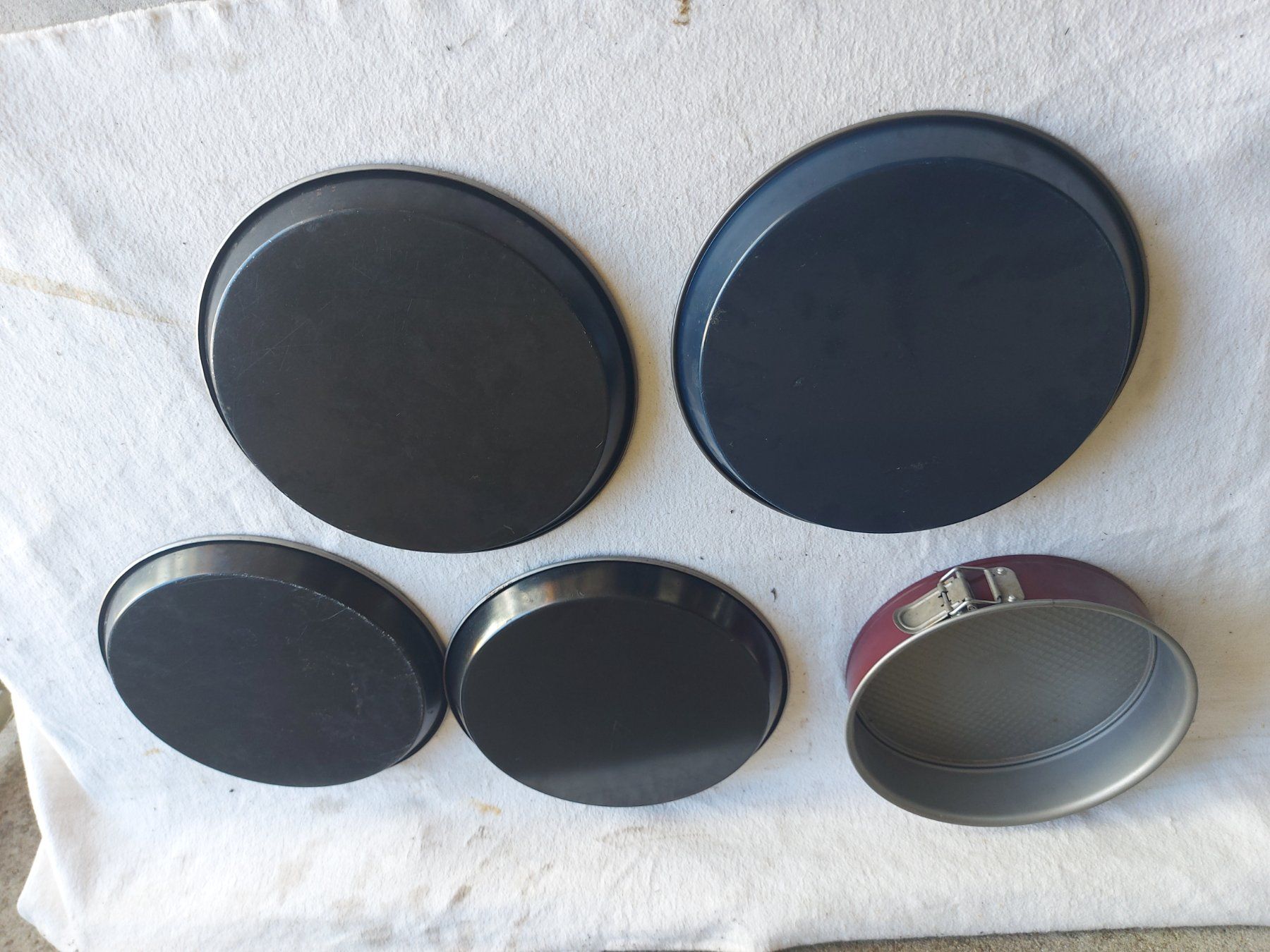 Teglie da forno: SET 5 teilig Gastro Bleche 30cm Backbleche Rund – Usato da Rheinau venduto da profitronic.shop 7