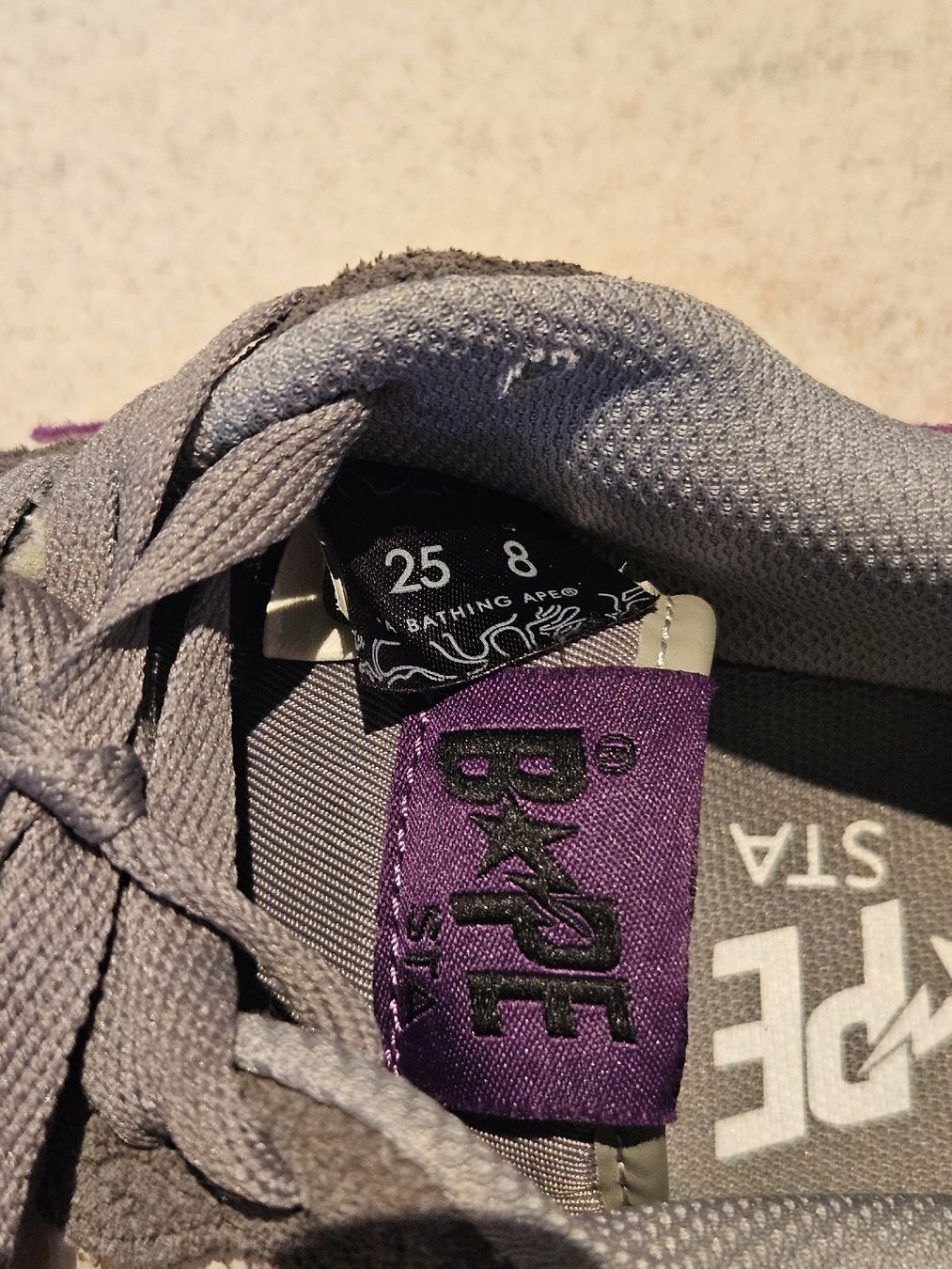 Herrenschuhe: Sneakers Grau Lila Gr39 – Gebraucht aus Masein von Aslechichi 7