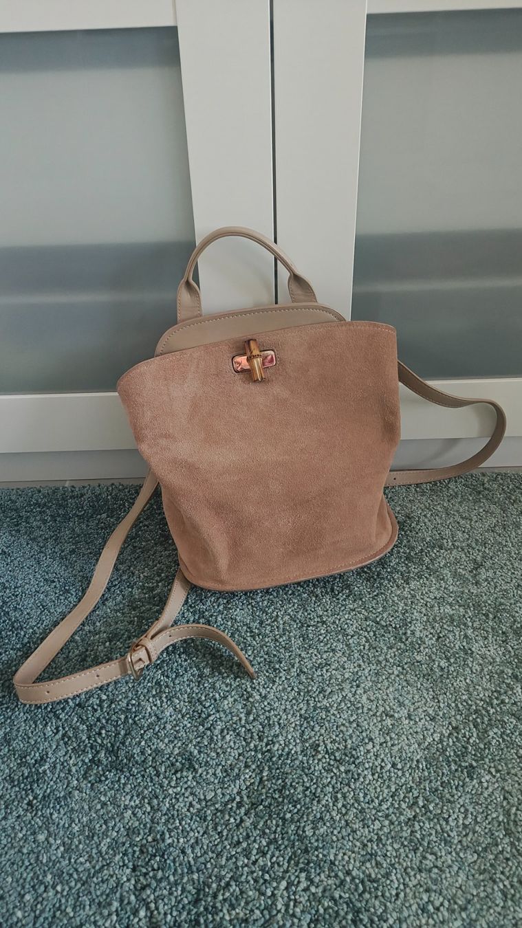 Zaini: kleiner Wildlederrucksack – Usato da Thalwil venduto da hri_s2bq