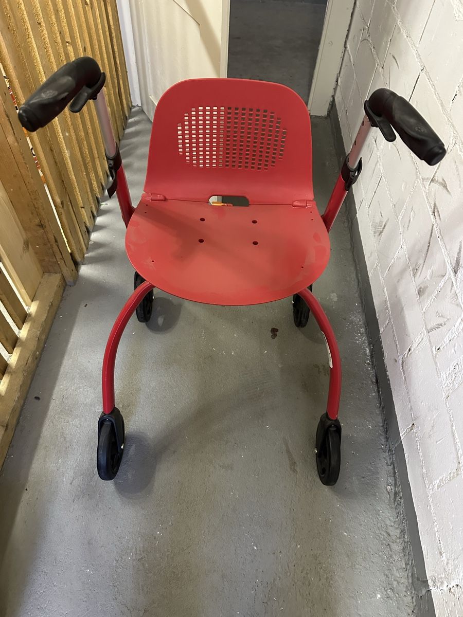 Ausili per la deambulazione: Rollator bequem  – Usato da Bützberg venduto da Chisco