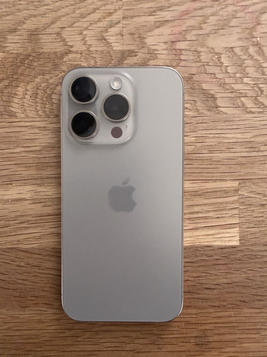 Apple Telefoni cellulari / Smartphones: iPhone 15 Pro 128GB Titan Natur – Usato da Triesen venduto da zam23