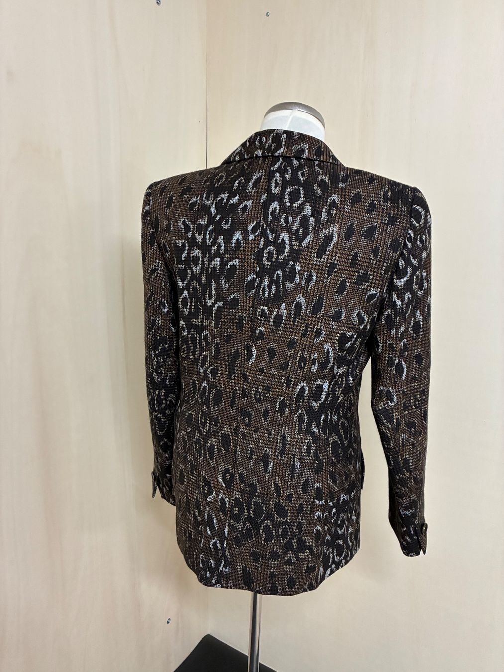 Escada Jacken: Escada Blazer aus Schurwolle in Grösse 40 – Gebraucht aus Zürich von van_5xbk 2