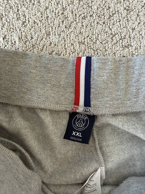Leibchen & Hosen: Paris Saint Germain PSG Trainingsanzug – Gebraucht aus Dietikon von Prelovedpearls 3