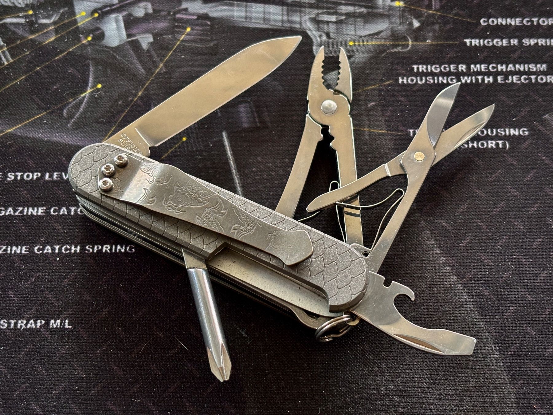 Victorinox Taschenmesser: Victorinox Compact-Mod., DC-Titanscales Koi mit Clip – Neu (gemäss Beschreibung) aus Frauenkappelen von Doc_Snyder 1