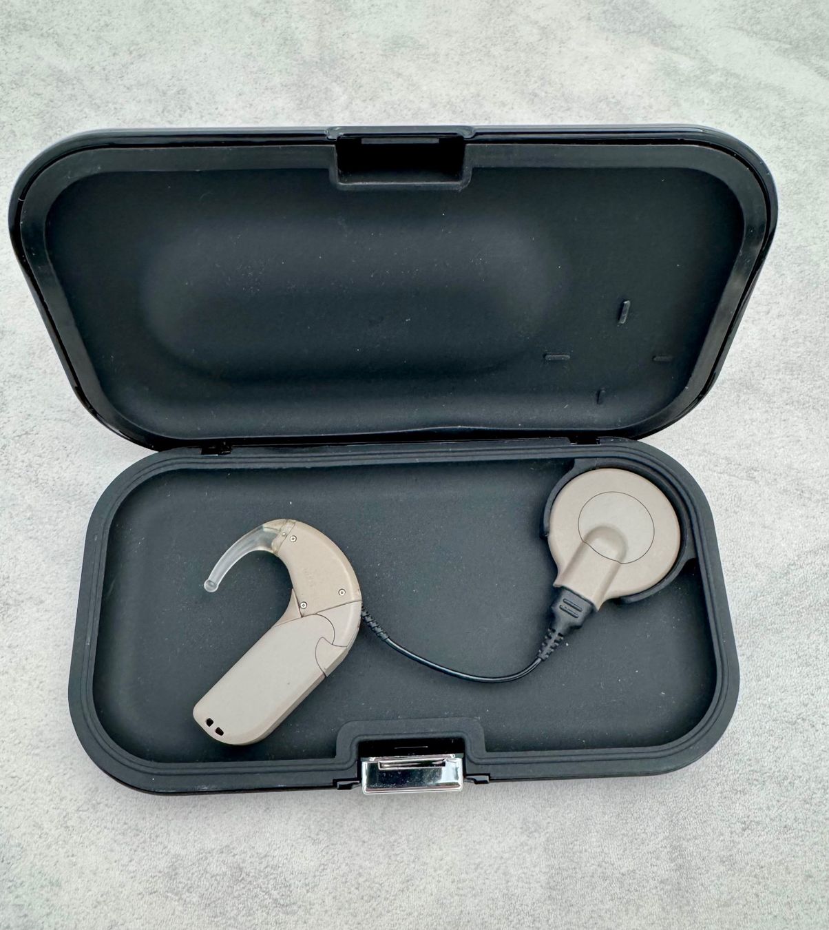 Attrezzature mediche: Cochlear Opus 2 BP XS Hörhilfe – Usato da Hermetschwil-Staffeln venduto da Sigmund57