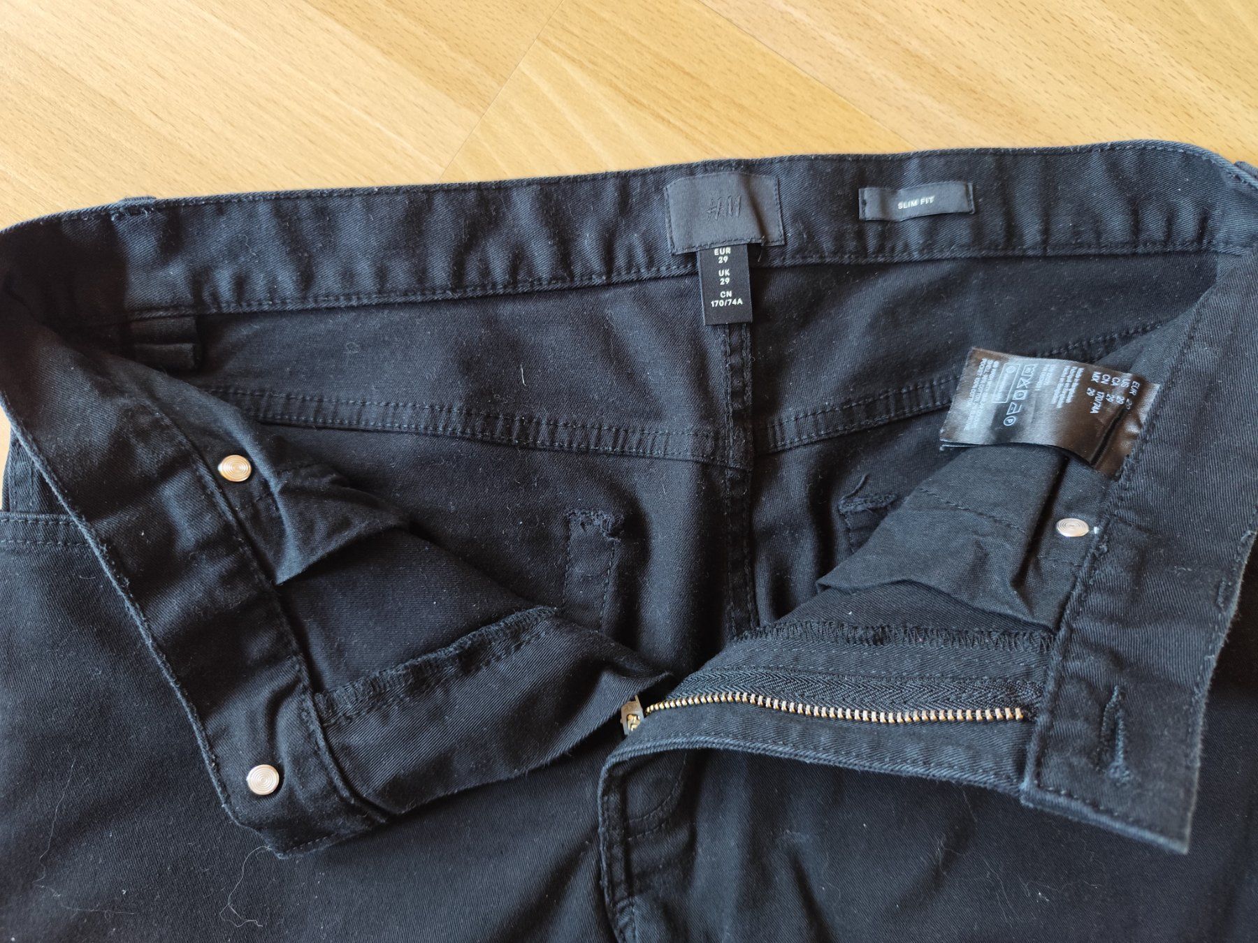 H&M Pantalons: schwarze Shorts – D'occasion à Huttwil par Yellow74 2