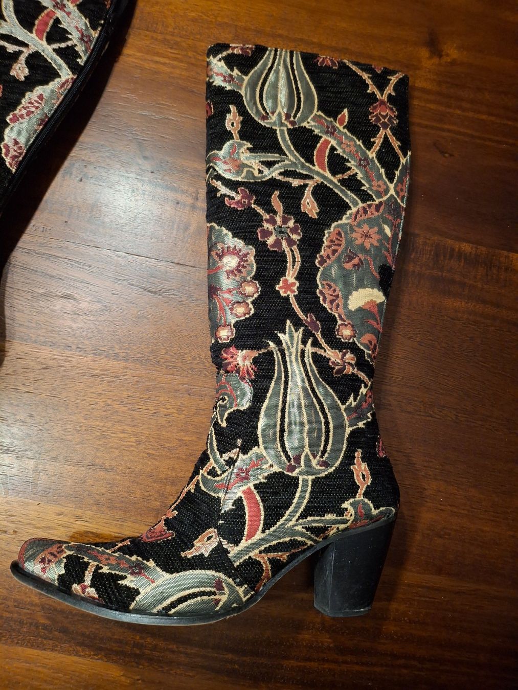 Scarpe da donna: Edle  Stiefel mit speziellem Muster, Grösse 38 – Usato da Thun venduto da mir_cjz2 2