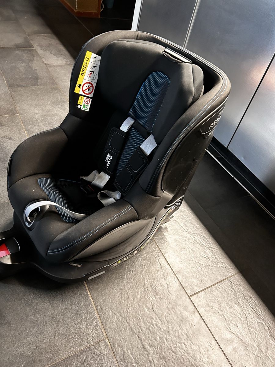Auto-Kindersitze: Britax Römer Dualfix M i-Size Autositz – Gebraucht aus Basel von BAD-1