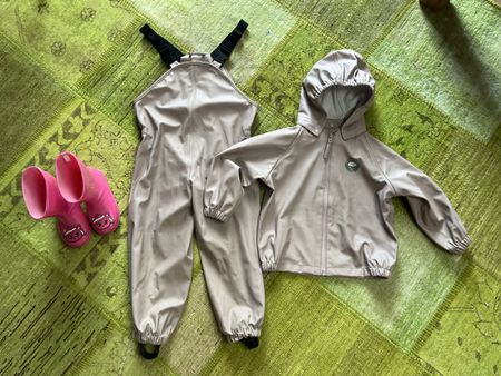 Regenhose und Regenjacke Grösse 98 mit Regen Schuhe Gr.25