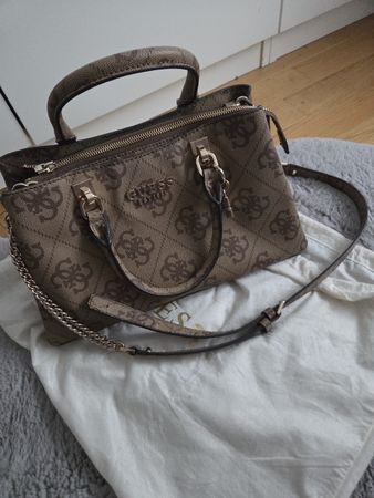 GUESS Noelle II Satchel Handtasche – Top Zustand (mit Dustba
