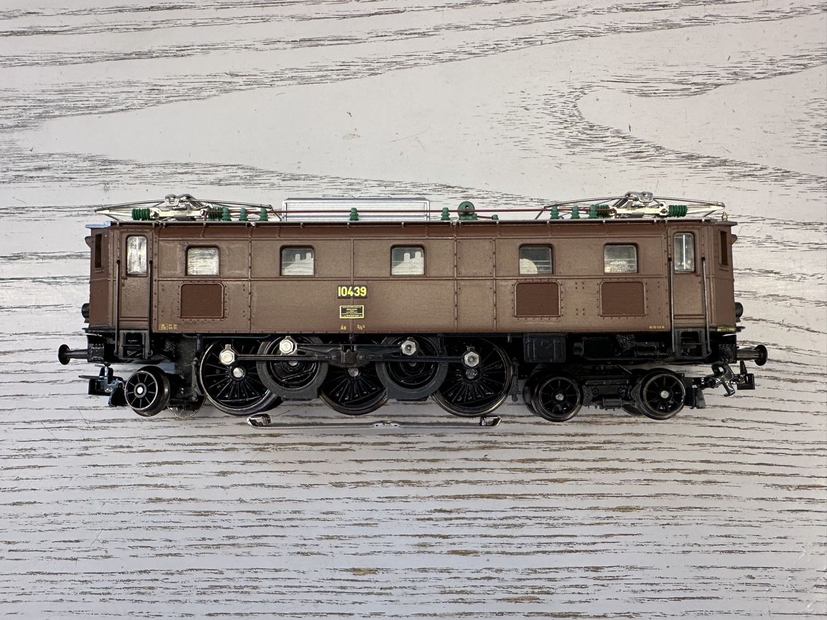 Märklin Modellini di ferrovie: Märklin 3351 SBB Ae 3/6 II – Usato da Lupsingen venduto da New-Haven 2