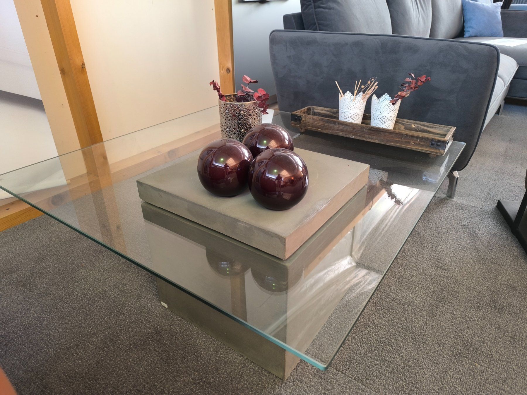 Tavoli: Salontisch Glas /Beton 100x100 cm – Usato da Sempach venduto da Outletinoo 1
