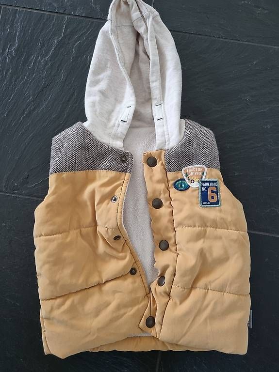 Altro abbigliamento: Weste Gr 9-12 Monate – Usato da Wängi venduto da ann_qj8y