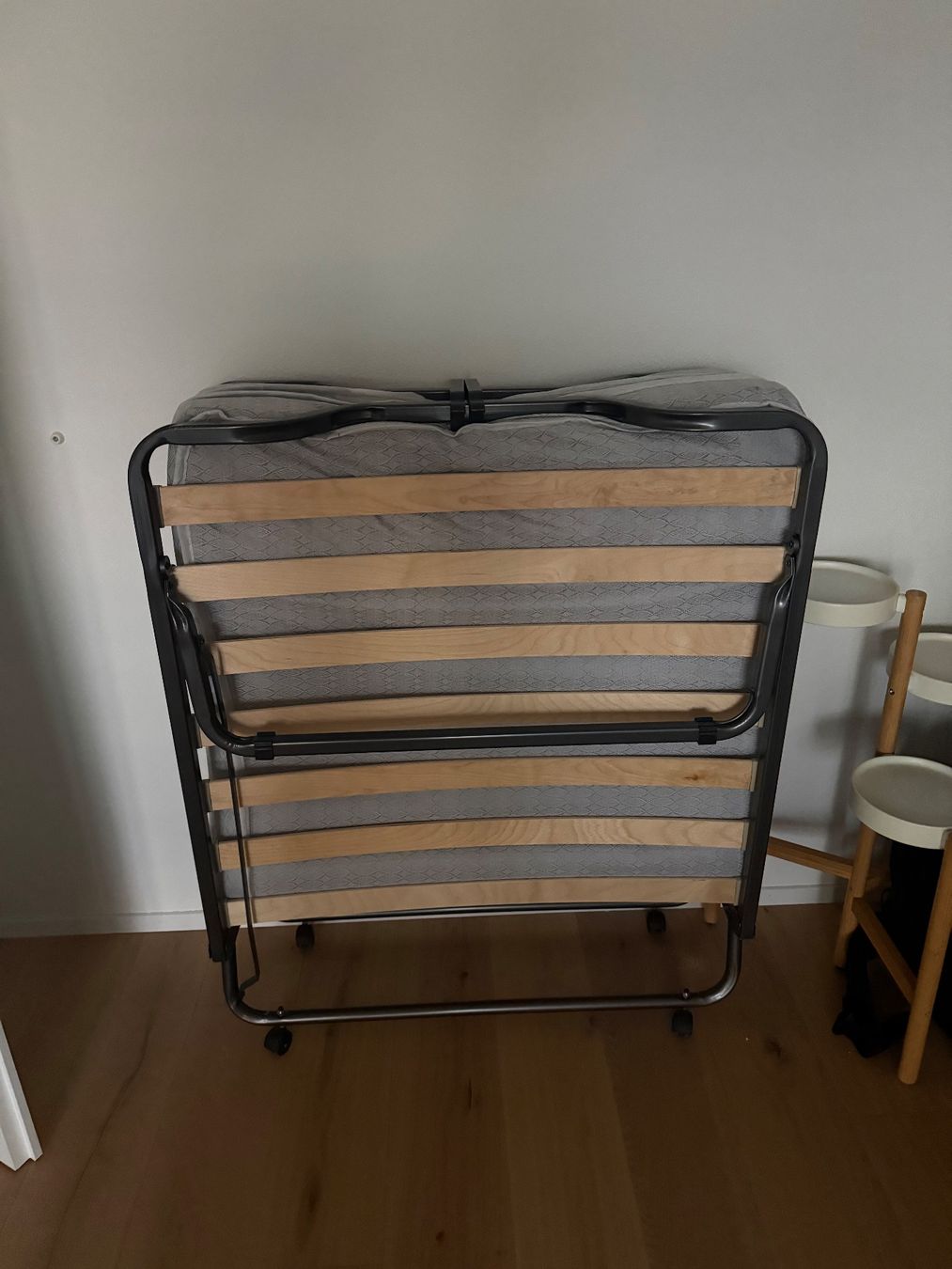 Betten: Folding guest bed  (Very good condition) – Gebraucht aus Zürich von iva_7mx7