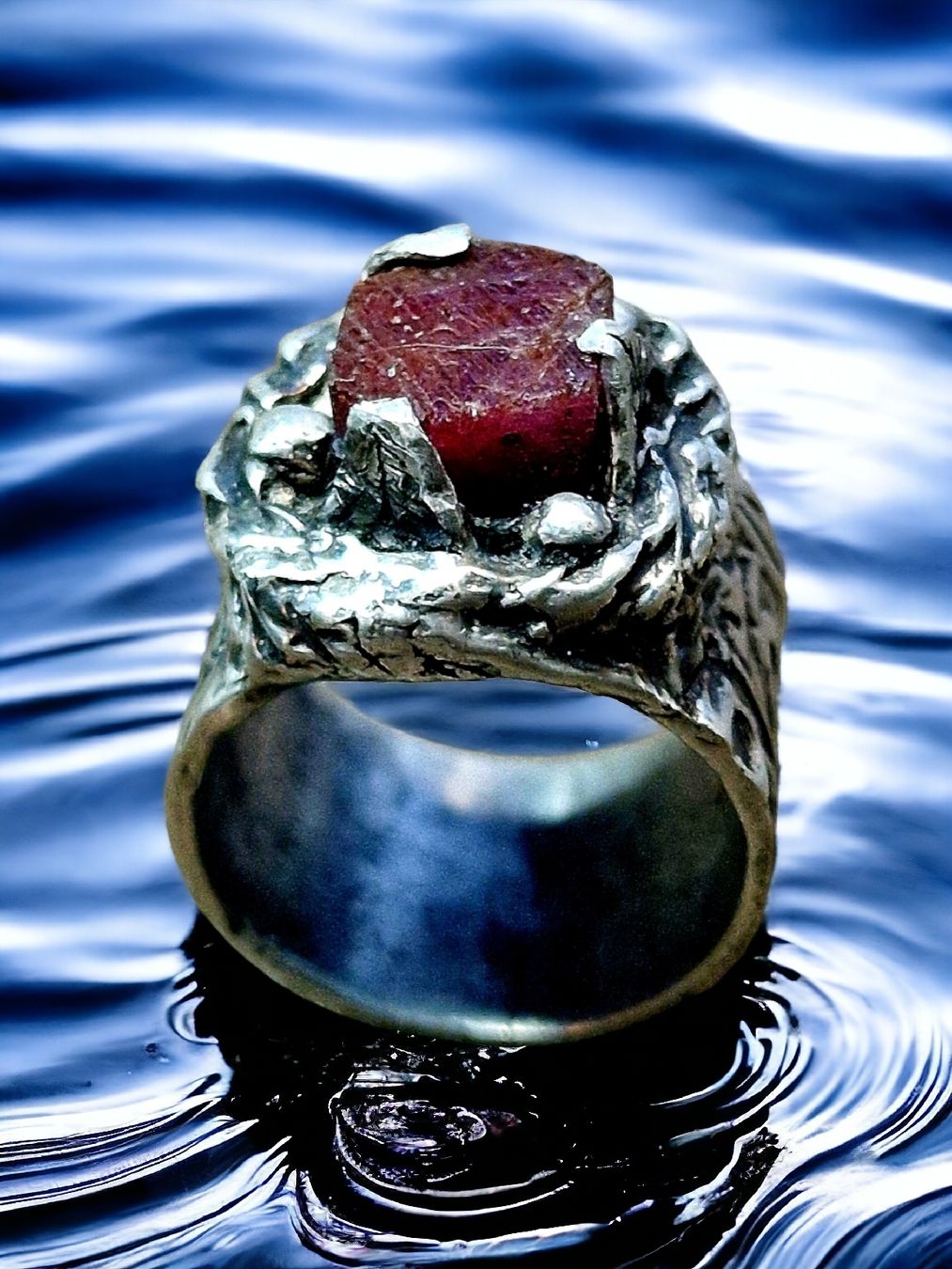 Anelli: Fantasy-Ring Silber & roher Rubin, Grösse 55 – Nuovo e nell'imballaggio originale da Aarau venduto da Schmuckhoehle_MD 7