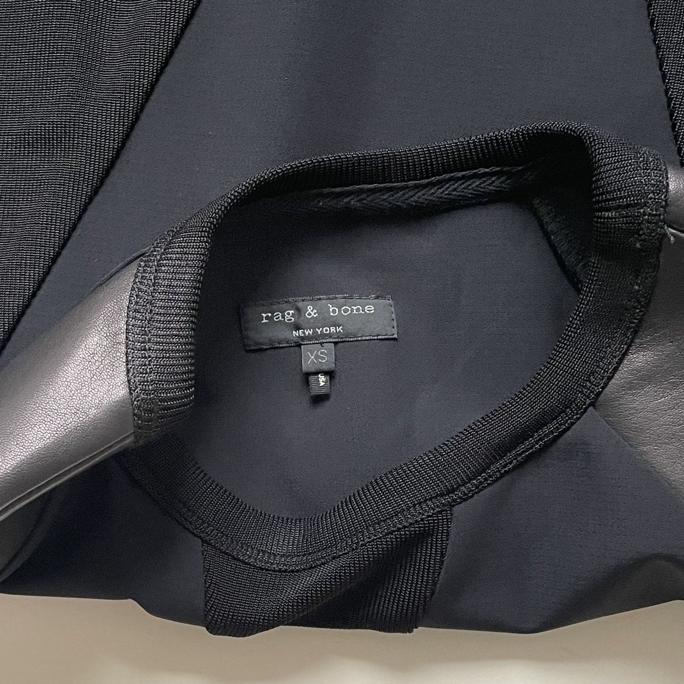 Maglioni & Felpe: Pullover rag & bone XS schwarz-anthrazit m. Leder kombiniert – Nuovo (secondo la descrizione) da Brüttisellen venduto da Buxus 4