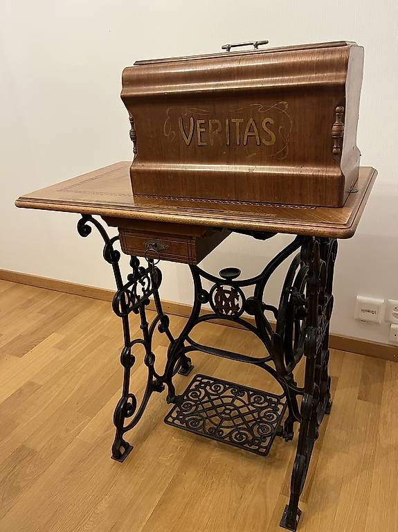 Tutte le decorazioni: Antike Nähmaschine – Usato da Luzern venduto da Elsa.Schweiz 1