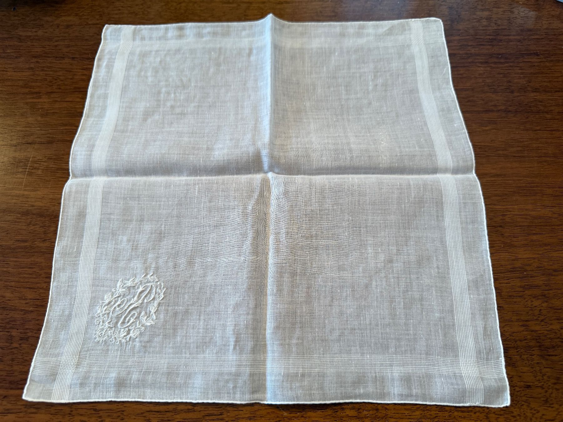 Altro in  Abbigliamento & Accessori: Stofftaschentuch weiss mit Blumenmuster gebraucht – Usato da Erstfeld venduto da Mario_boe0 2