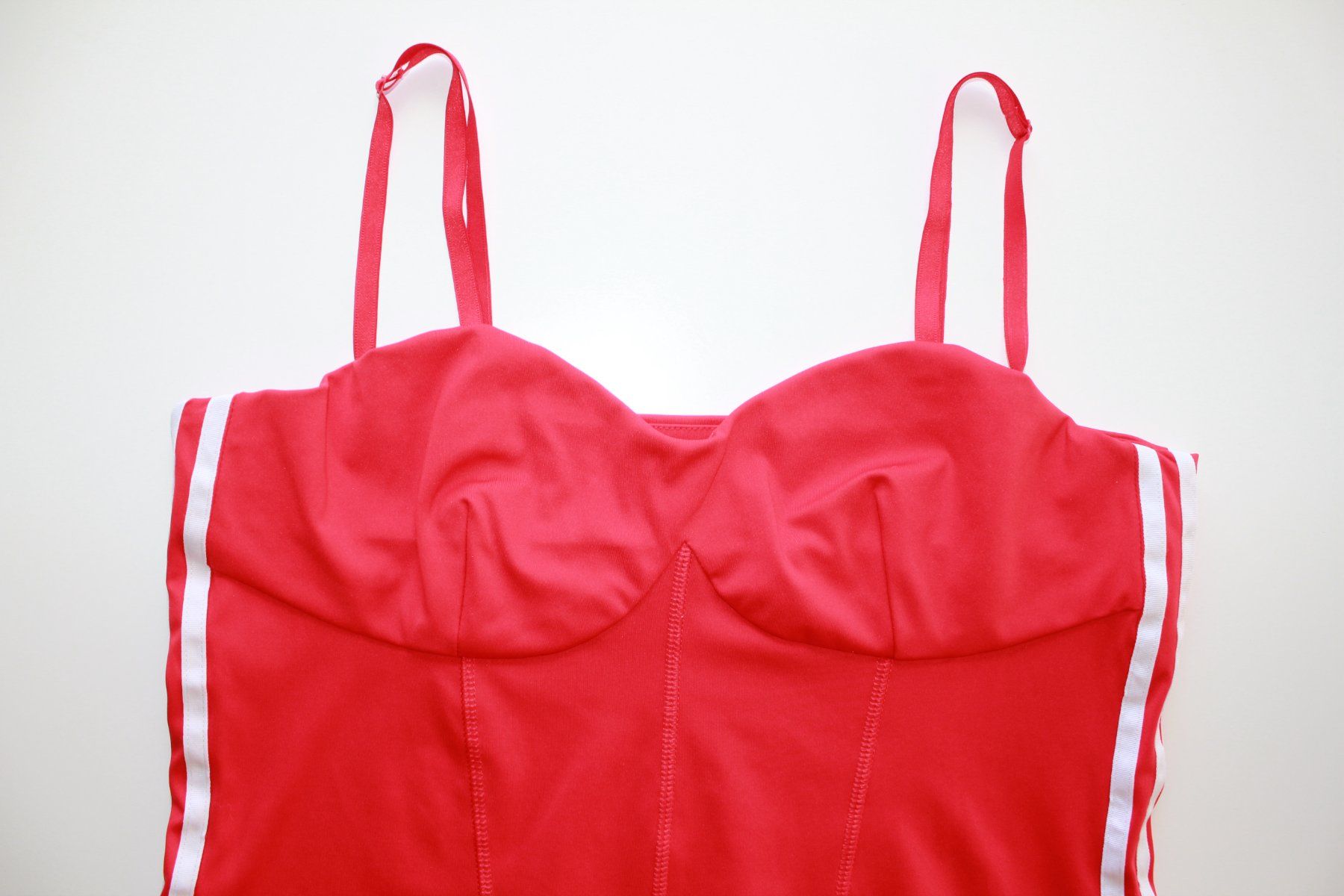 Adidas Vestiti: Robe Adidas rouge t. 46 – Nuovo (secondo la descrizione) da Peseux venduto da Gilloss 6