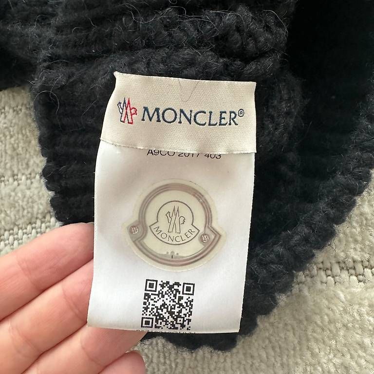 Chapeaux, bonnets & casquettes: Original Moncler Mütze mit Bommel – D'occasion à Opfikon par Layla123 1
