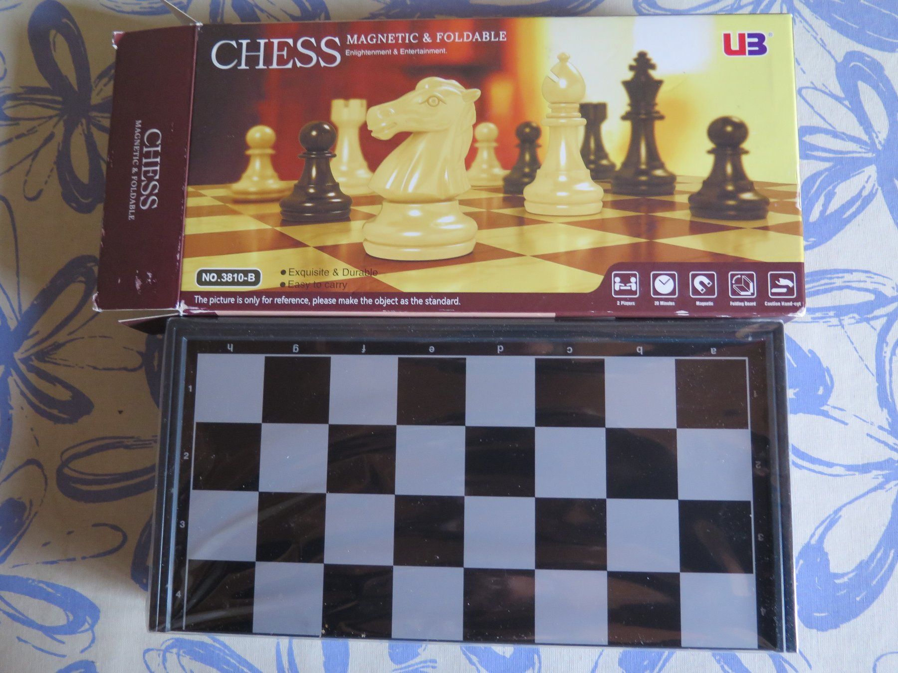 Giochi: neues Schach magnetisch, originalverpackt – Nuovo e nell'imballaggio originale da Bubikon venduto da Masoala