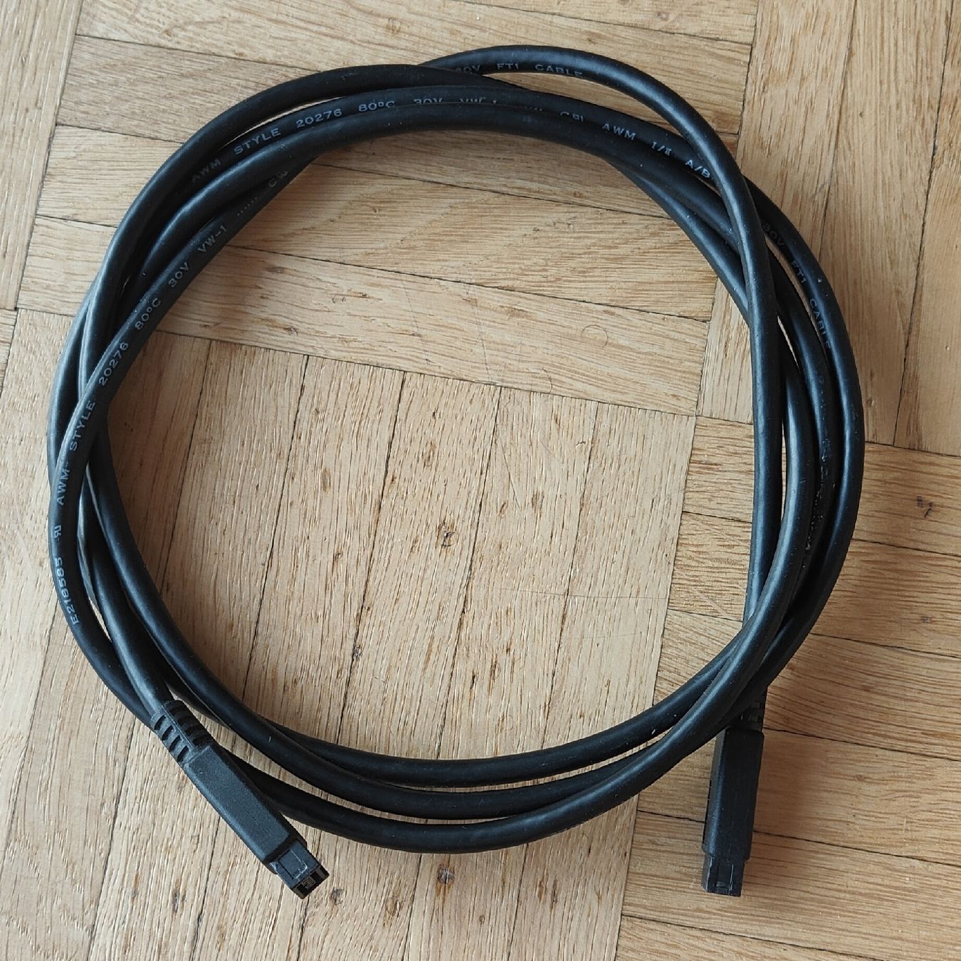 Câbles: Câble FireWire 9-broches / 9-broches – D'occasion à Renens VD par sin_sdr6