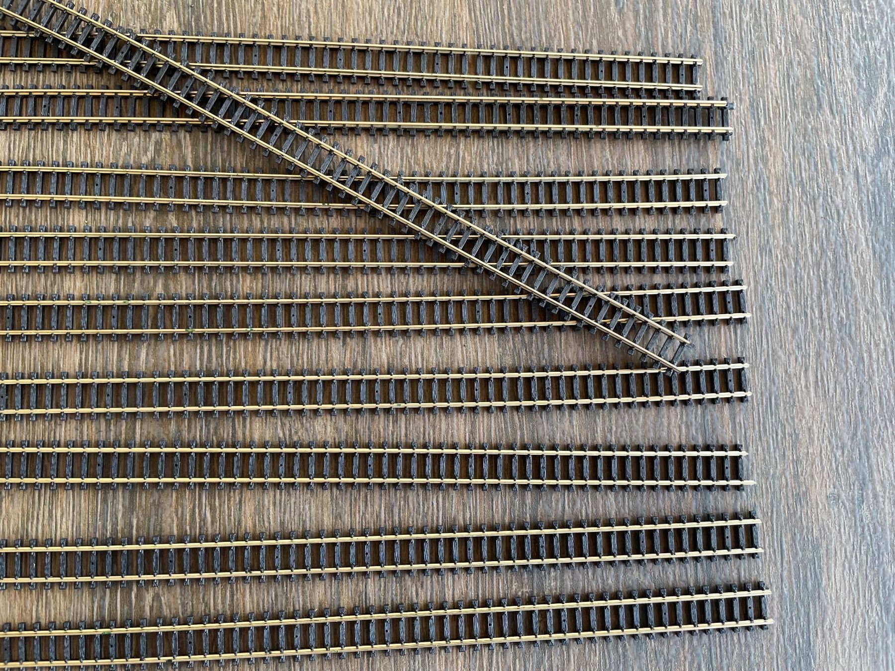 Roco Modellini di ferrovie: Roco Spur N 17x Gleis  a 56cm – Nuovo (secondo la descrizione) da Rorschach venduto da Karotten 4
