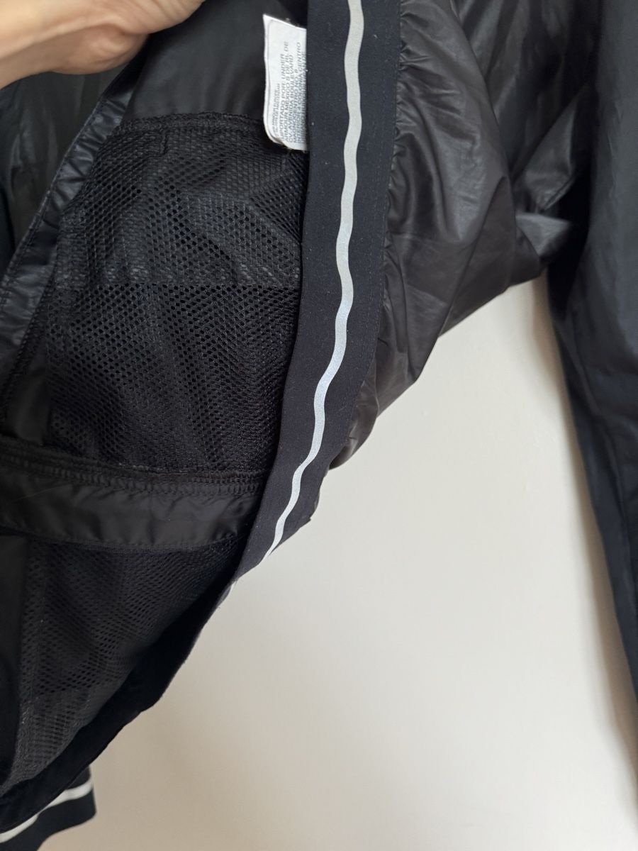 Under Armour Giacche: Under Armour Sportjacke oder regen Jacke Gr.S – Usato da Flawil venduto da pir_x7ff 3