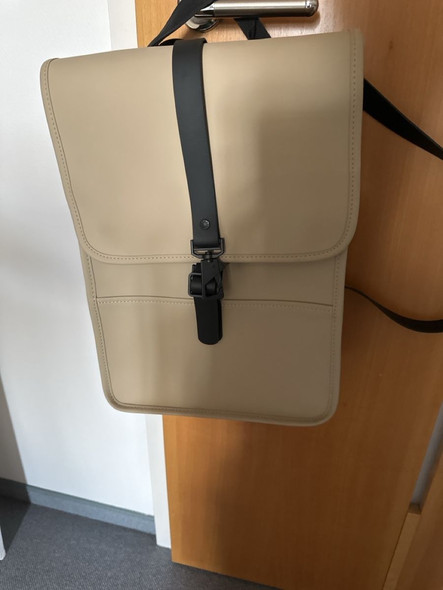 Rains Rucksäcke: Rains Backpack beige schwarz neuwertig – Neu (gemäss Beschreibung) aus Mörschwil von Pixel65 2
