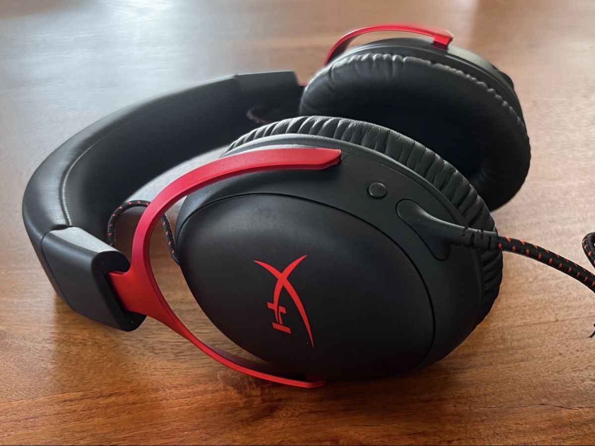Hyperx Cuffie: HyperX Cloud III Schwarz/Rot Gaming-Kopfhörer, ohne Mikrofon – Usato da Gossau SG venduto da Alex_Tech