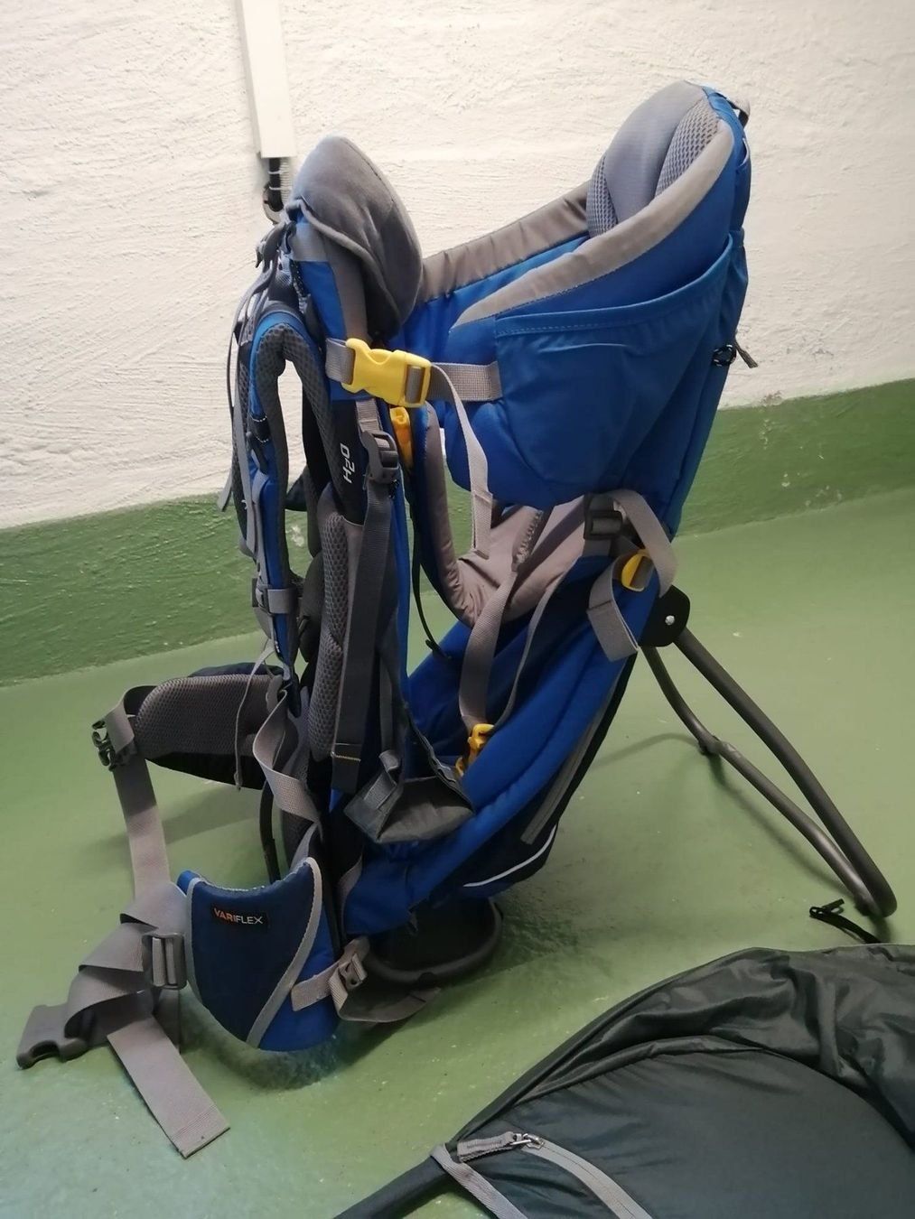Deuter Bauch- & Rückentragen: Kraxe / Kindertrage / Rucksack / Deuter – Gebraucht aus Goldach von Gipo