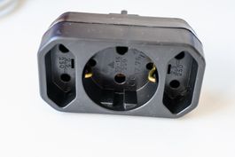 Top Zustand! Reiseadapter Stecker Adapter Schweiz Europa