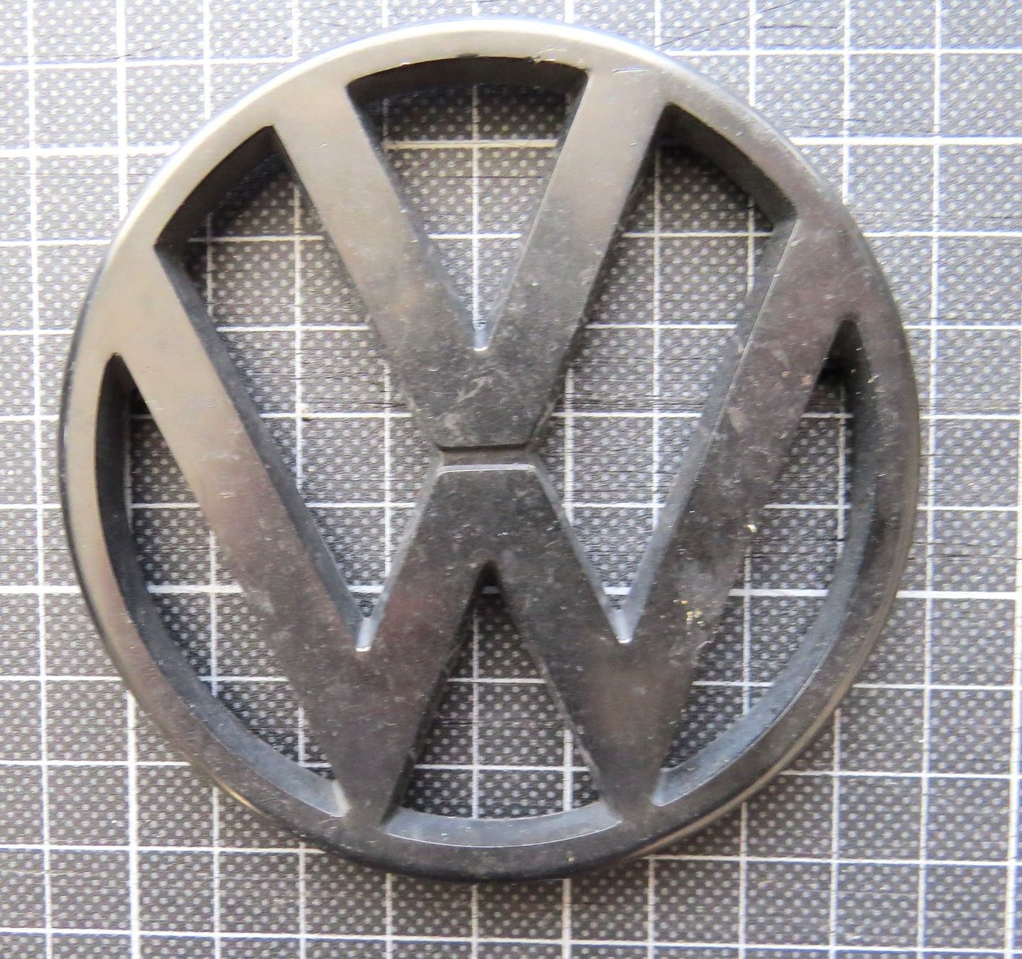 VW Tutti pezzi di ricambio auto: VW Emblem – Usato da Ettingen venduto da campione_1