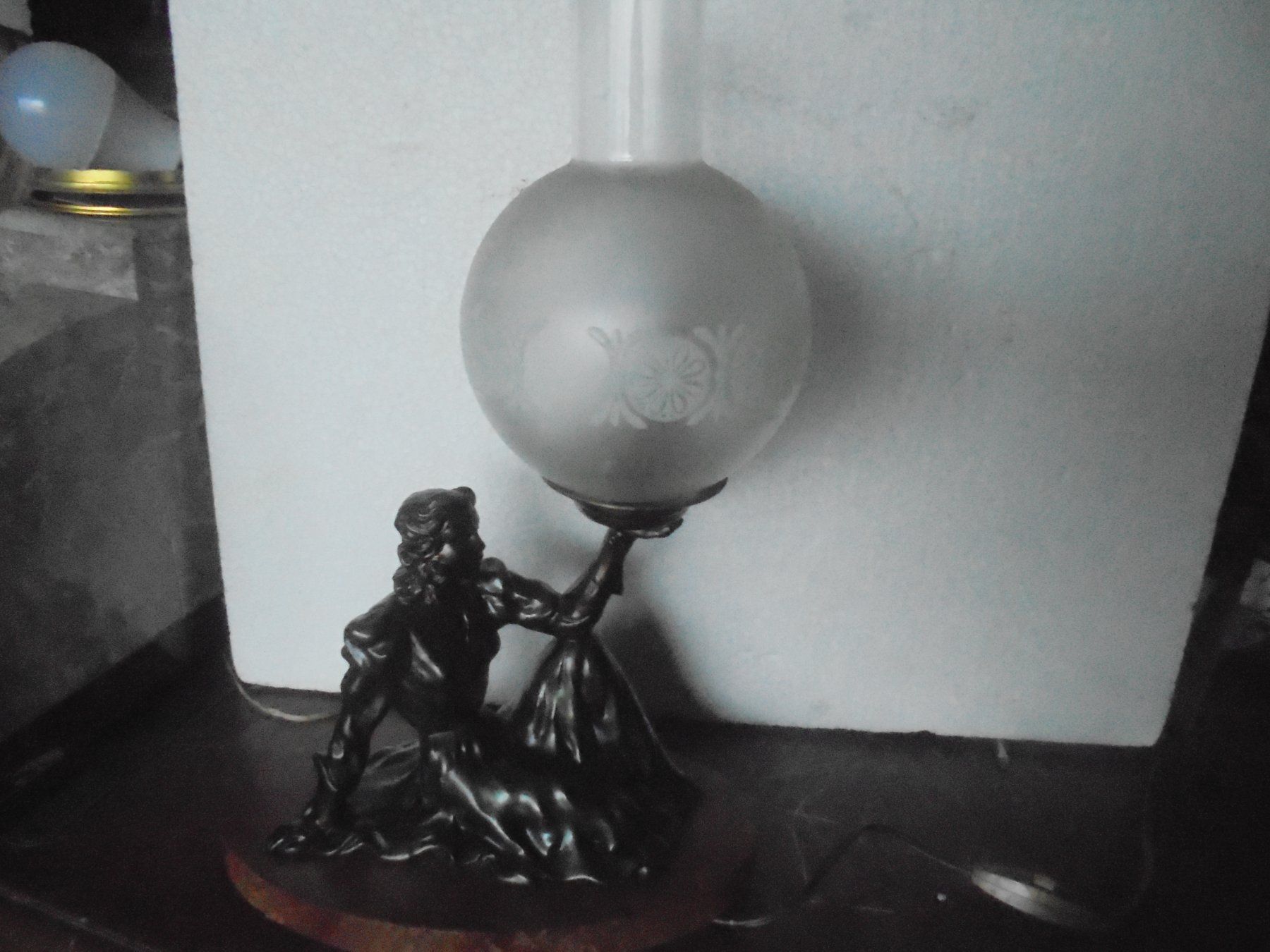 Lampen: Antike, kleine Tischlampe ca. 1940 – Gebraucht aus Camorino von Hunpete 1
