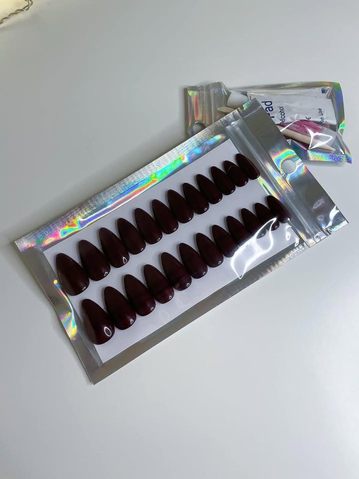 Ongles artificiels: Press on nails – Neuf avec emballage d'origine à Wil SG par ale_x2zk 1