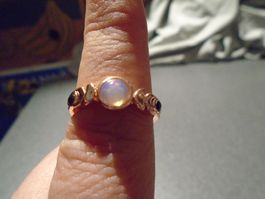 Ring Size 7, goldfarbig, hellblauer runder Stein, schwarze