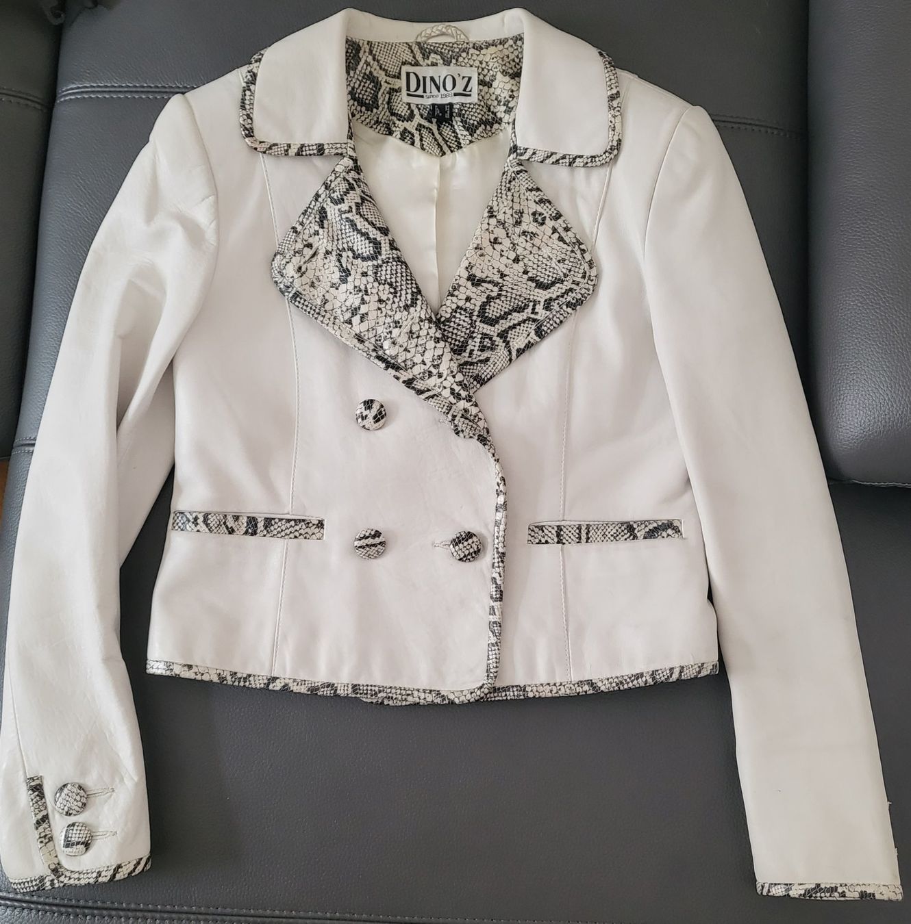 Completi & Tailleur: Veste et jupe en cuir. – Usato da Neuchâtel venduto da wikit 1