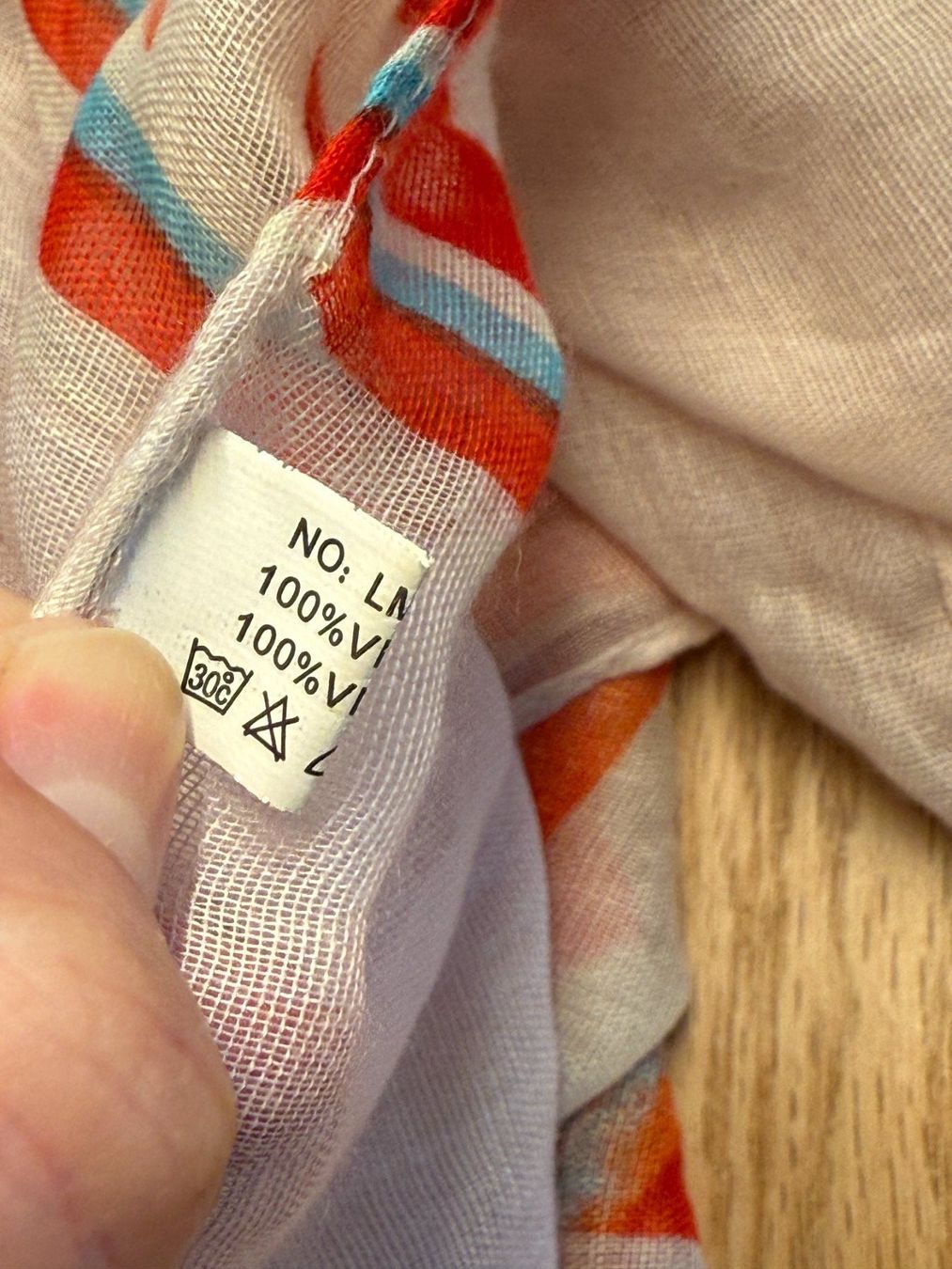 Foulard & Sciarpe: Spende MSF - Schal - 100% Viskose – Usato da Fällanden venduto da La_Natie 4