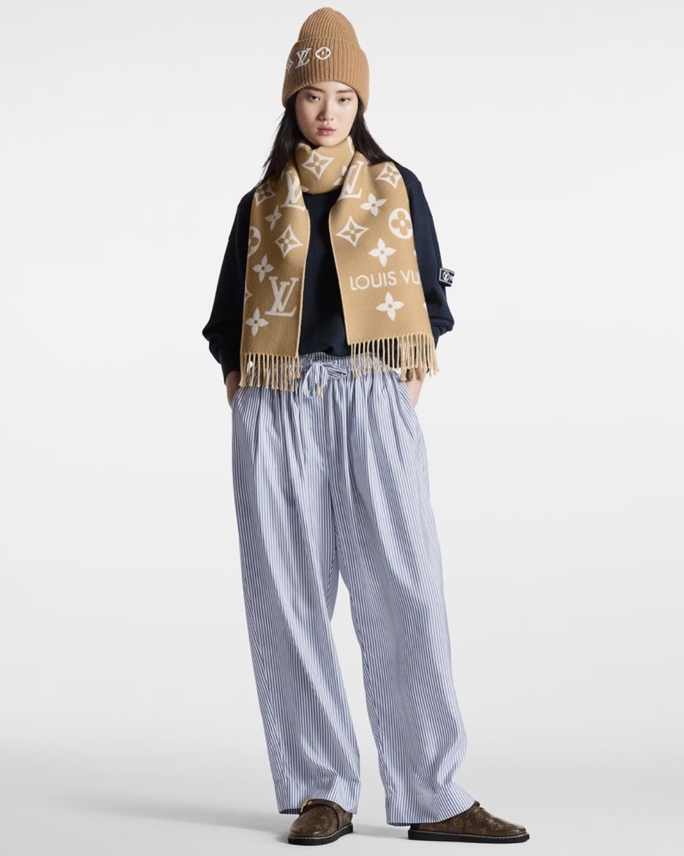 Louis Vuitton Foulard & Sciarpe: LOUIS VUITTON Essential Monogram Scarf (NEW) – Nuovo e nell'imballaggio originale da Zürich venduto da Angela_Fashion_Lover 3