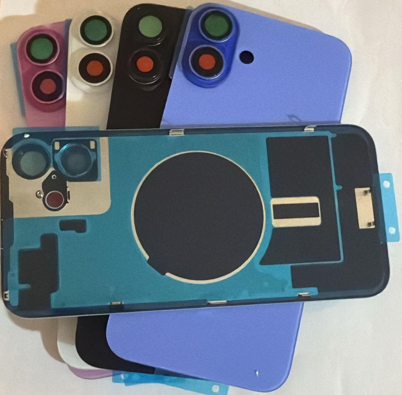 Apple Cover & Protezioni schermo: Coque arrière Iphone 16 plus. – Nuovo e nell'imballaggio originale da Leukerbad venduto da mig_8bbp 1