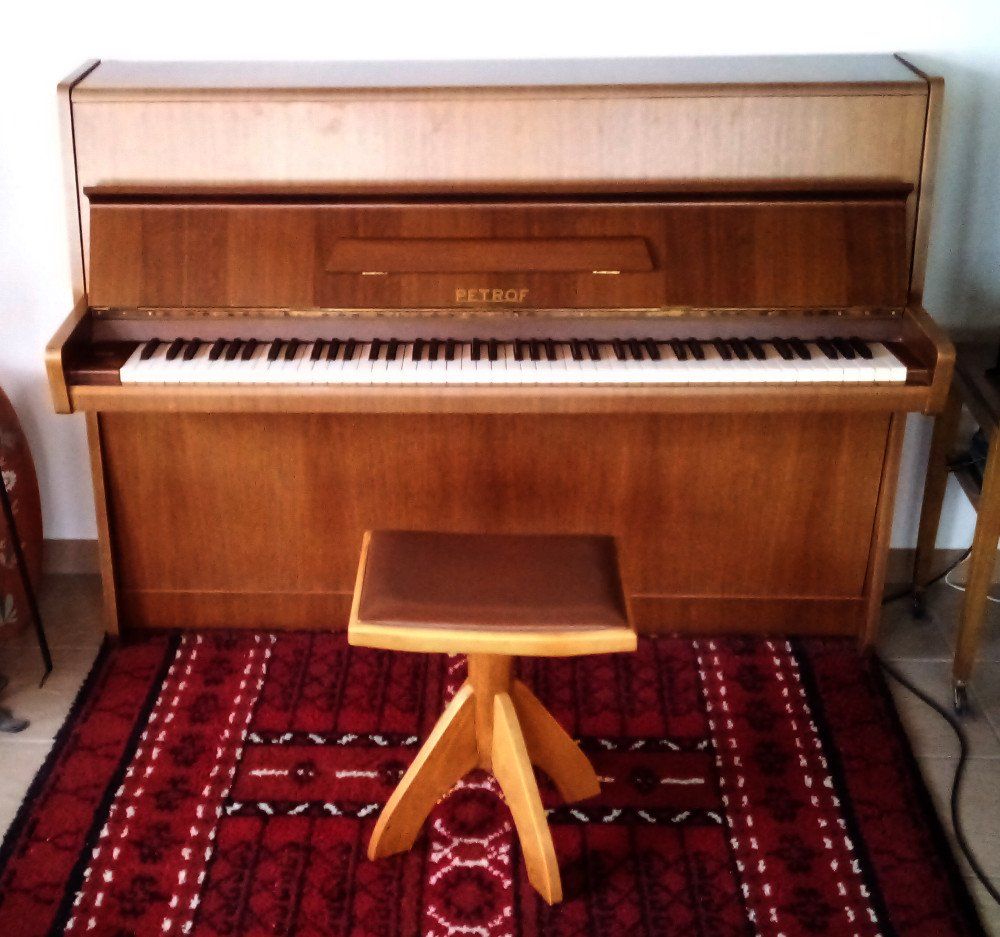 Strumenti musicali: Klavier Marke Petrof – Usato da Meggen venduto da Eisscholle